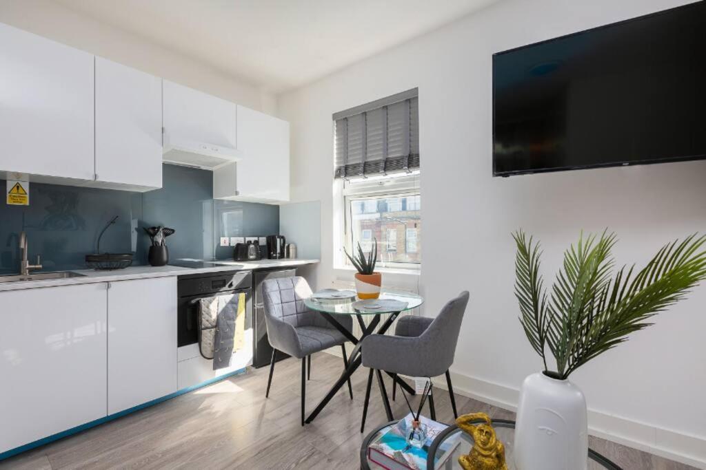 Studio Apt, 8 Min Walk From Tube 3 伦敦 外观 照片