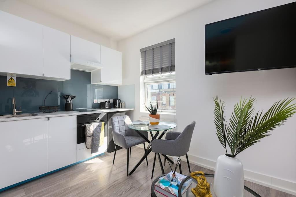 Studio Apt, 8 Min Walk From Tube 3 伦敦 外观 照片